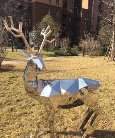 不銹鋼鏡面幾何回頭的梅花鹿雕塑
