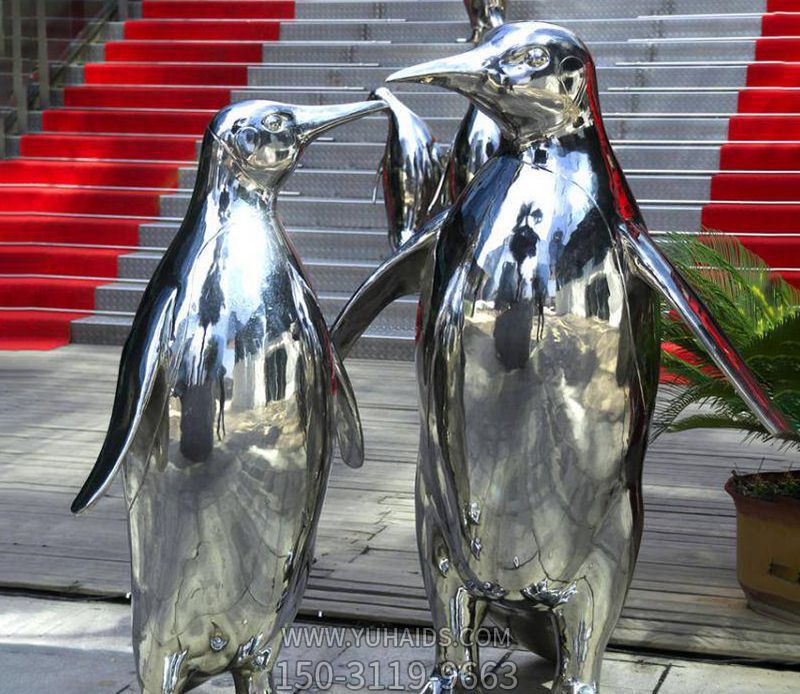 街道創意不銹鋼白鋼兩只企鵝雕塑