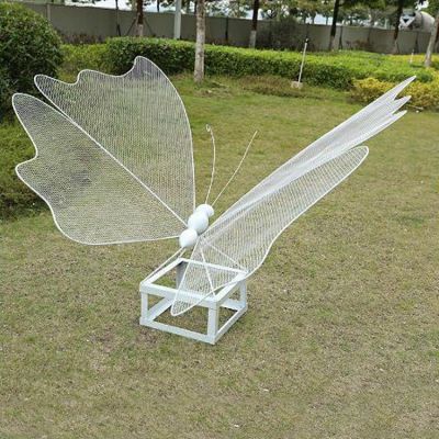 小區(qū)草地擺放不銹鋼網格蝴蝶小品雕塑