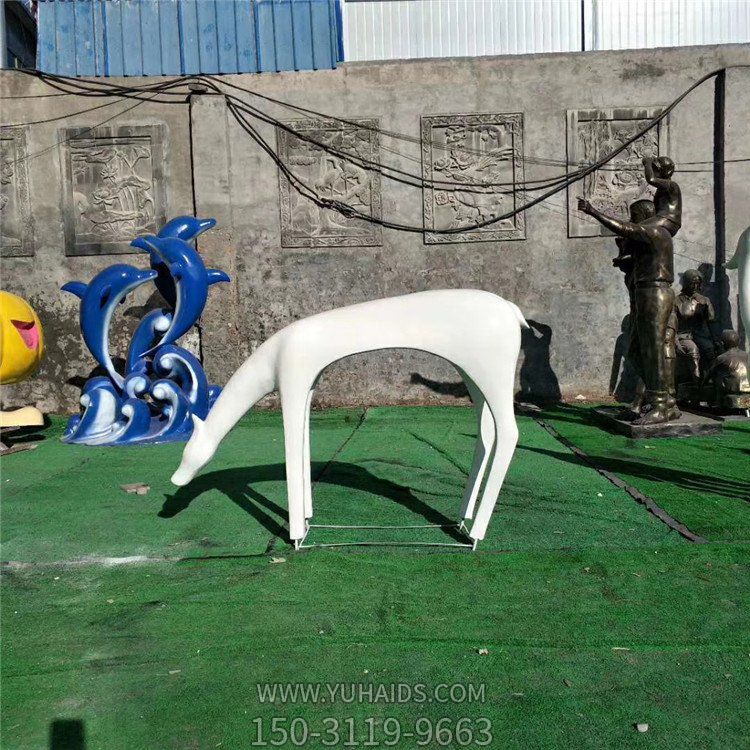 抽象極具藝術(shù)感的梅花鹿，玻璃鋼材質(zhì)，白色雕塑