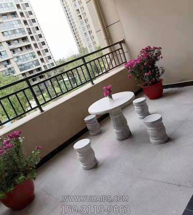 小區陽臺擺放大理石休息圓形石桌石凳雕塑
