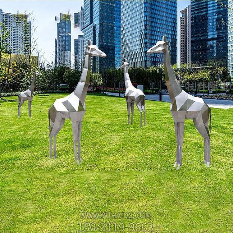 長頸鹿，塊面抽象鹿雕塑