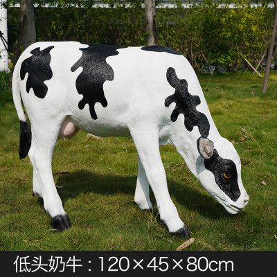 公園一只低頭吃草的玻璃鋼牛雕塑