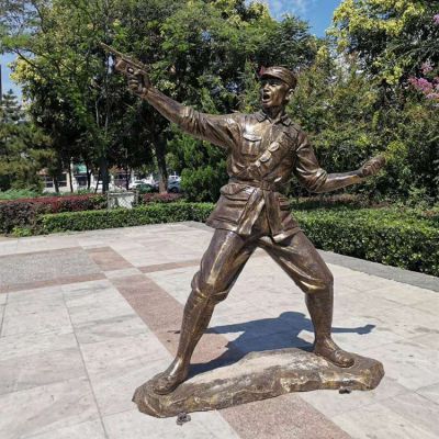 打仗的八路軍戰士，玻璃鋼仿銅人物像