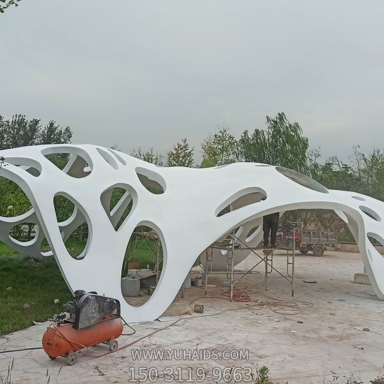 園林不銹鋼鏤空創意景觀雕塑