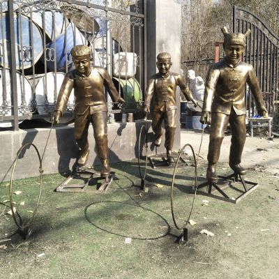 滾鐵環的小朋友，玻璃鋼仿銅童趣人物雕塑