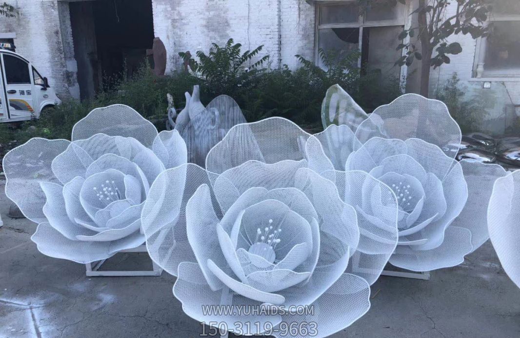 戶外廣場創(chuàng)意不銹鋼鏤空花朵雕塑