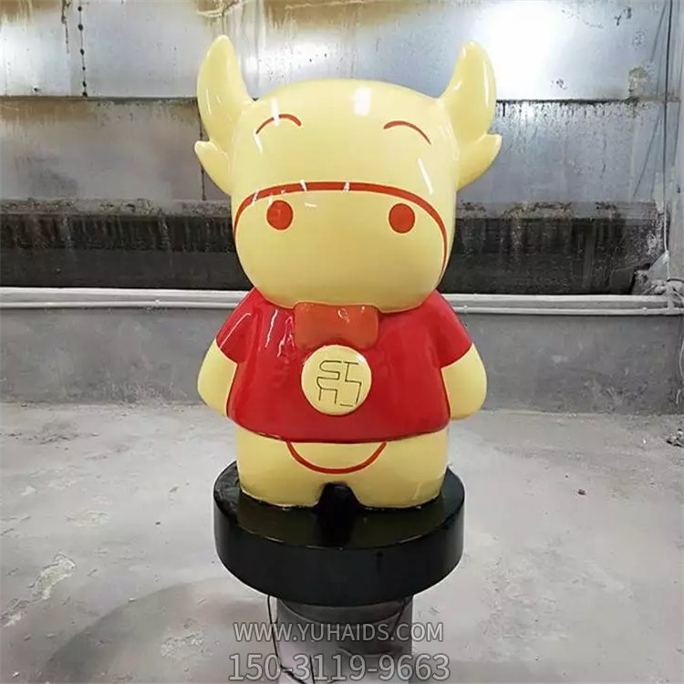 卡通小牛犢，玻璃鋼商場美陳動物擺件雕塑