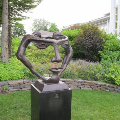 創(chuàng)意人頭雕塑，由一男一女組成的新人像銅雕