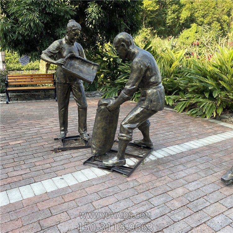 收糧食，玻璃鋼仿銅農忙民俗人物雕塑