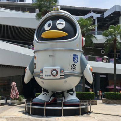 創意玻璃鋼大型卡通企鵝太空人商場戶外裝飾雕塑