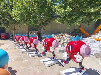 玻璃鋼卡通草莓雕塑公仔