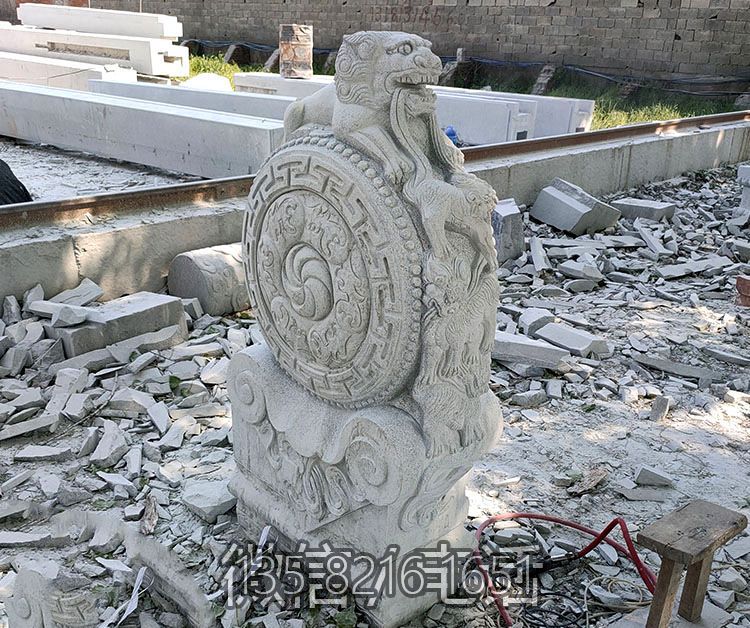 石雕門墩，門口擺放的花崗巖材質抱鼓石