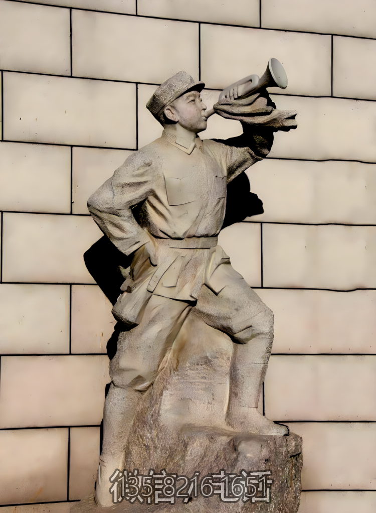 戶外街道石雕吹軍號的八路軍人物雕塑