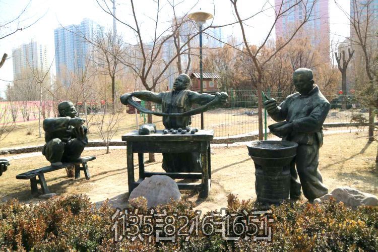 玻璃鋼戶外園林?jǐn)[件情景做拉面的民俗文化人物雕塑