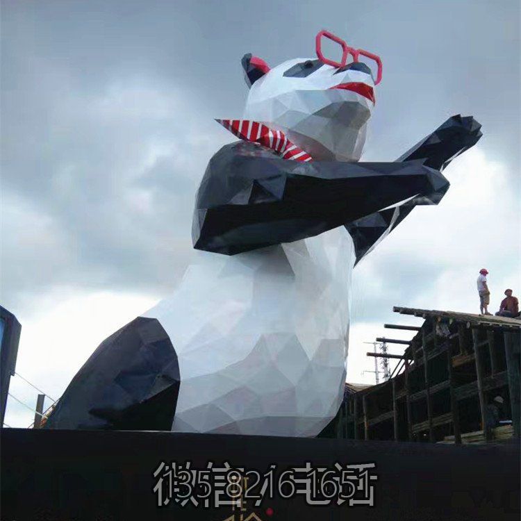 玻璃鋼幾何塊面熊貓ip形象雕塑