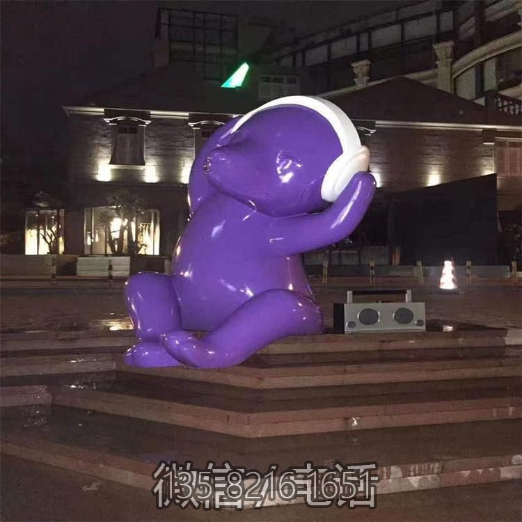 聽音樂的卡通動物造型雕塑