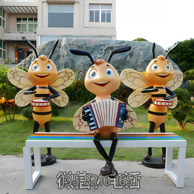 花園游樂場美陳裝飾擺件卡通玻璃鋼樹脂蜜蜂組合雕塑