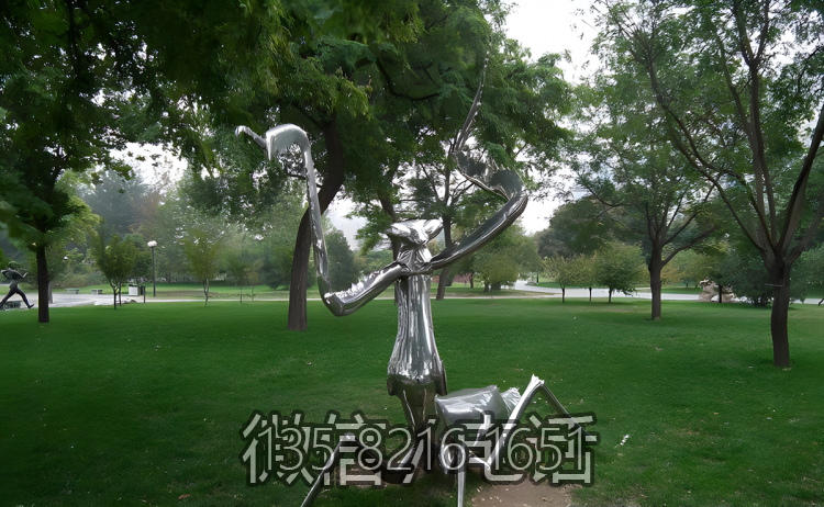 戶外園林不銹鋼金屬抽象定制動物擺件螳螂雕塑