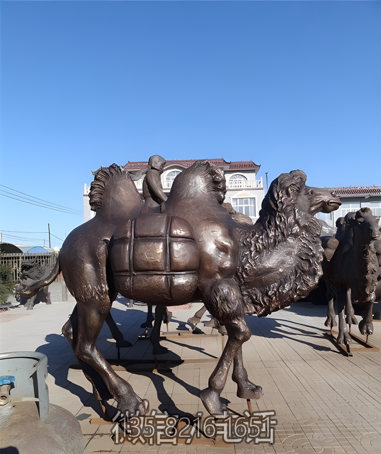 玻璃鋼仿銅駱駝雕塑戶外沙漠之舟動物景觀裝飾