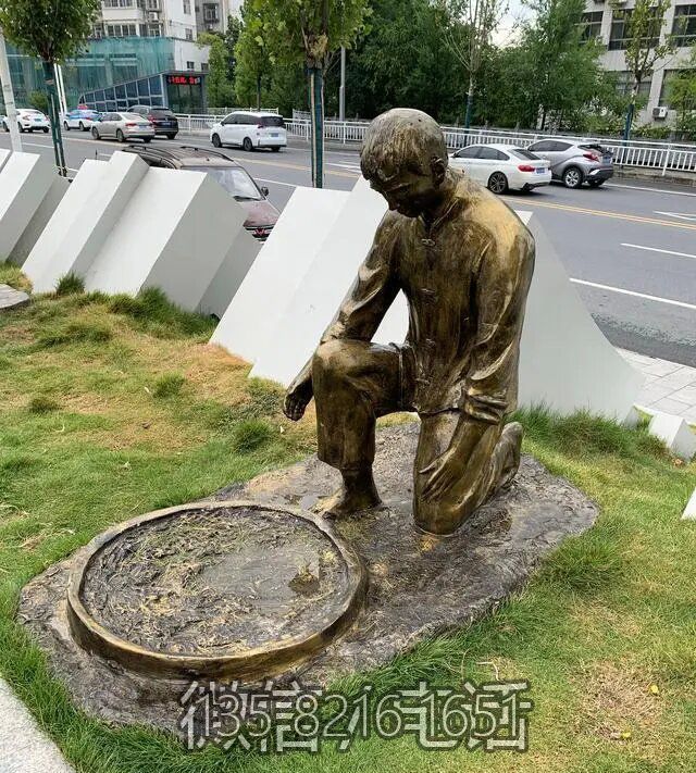 公園擺件玻璃鋼曬青的人物景觀擺件