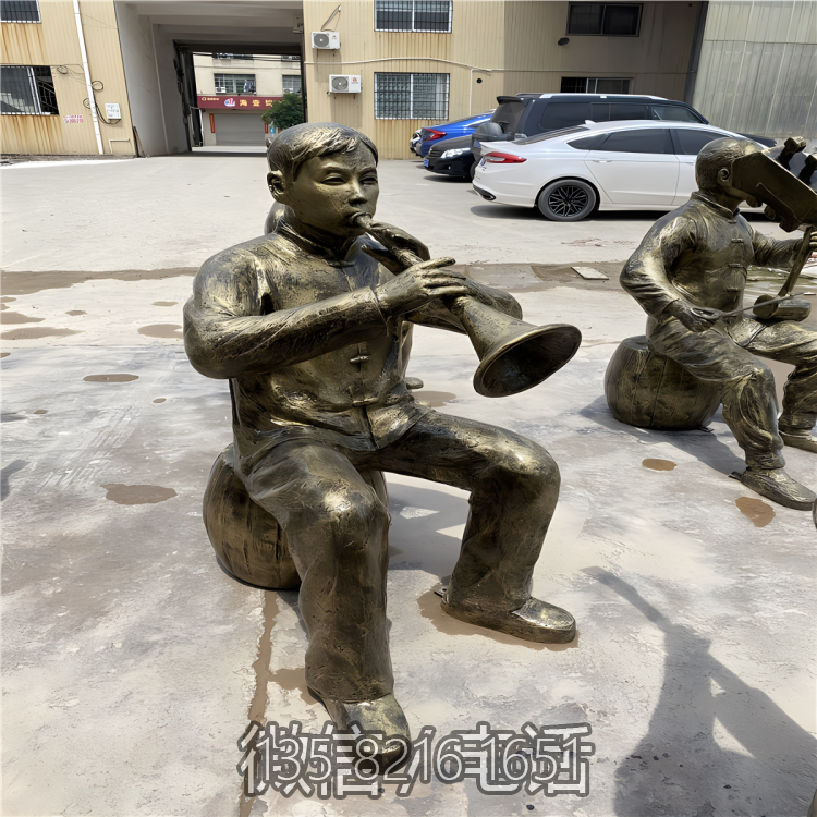 仿銅玻璃鋼吹嗩吶的人物雕塑