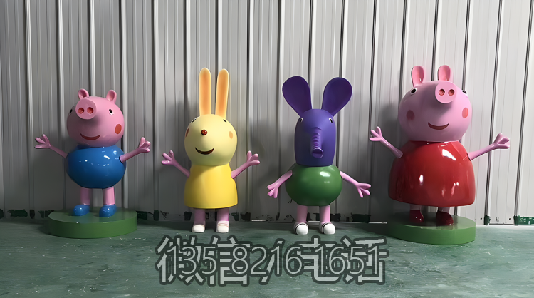 游樂園美陳裝飾擺件玻璃鋼卡通動物小豬佩奇雕塑