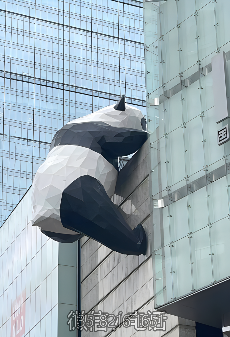 城市景觀大型創(chuàng)意動(dòng)物景觀擺件玻璃鋼塊面爬墻動(dòng)物熊貓雕塑