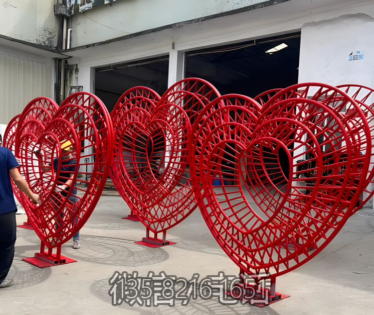 不銹鋼網格愛心造型雕塑