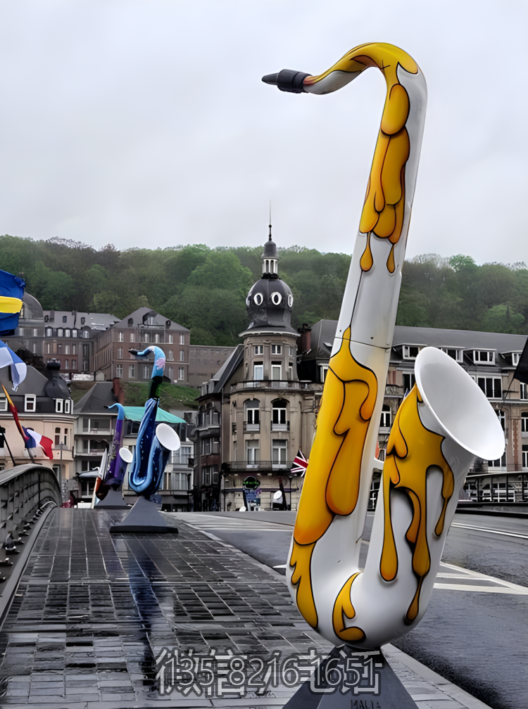 不銹鋼彩繪薩克斯雕塑