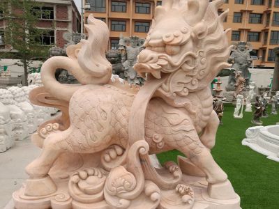 景區擺放晚霞紅浮雕麒麟雕塑