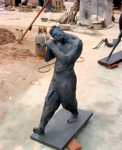 城市景觀吹嗩吶的人物銅雕塑