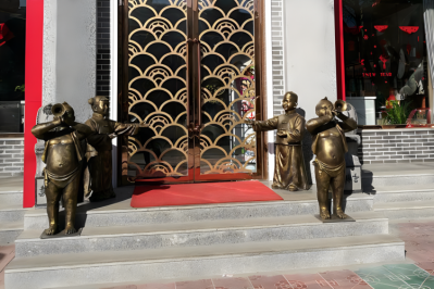 吹嗩吶酒店婚慶門口迎賓孩童擺件吹奏雕塑