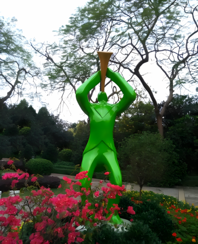 花園景觀裝飾擺件玻璃鋼吹嗩吶的抽象人物雕塑