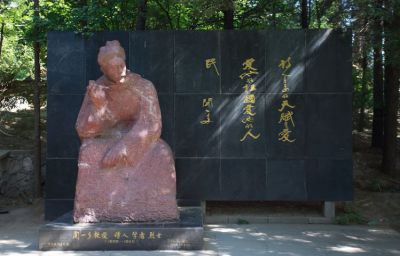 戶外園林景觀石雕名人詩人聞一多雕塑