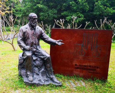 景觀戶外玻璃鋼仿銅名人擺件焦耳雕塑