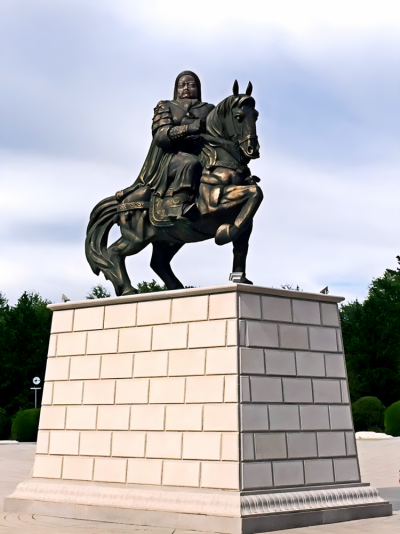 戶外廣場大型名人偉人景觀玻璃鋼鑄銅騎馬的成吉思汗雕塑