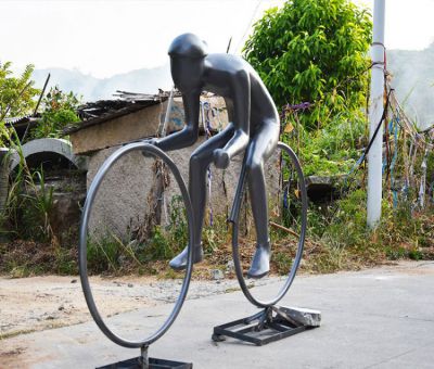 公園戶外仿銅抽象體育人物運動員騎自行車雕塑