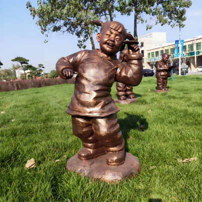 園林景觀戶外玻璃鋼仿銅放飛機的兒童雕塑擺件