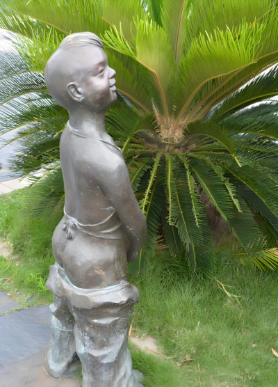 公園裝飾景觀擺件童趣玻璃鋼仿銅撒尿兒童雕塑