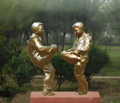 公園戶外裝飾景觀擺件玻璃鋼仿銅撞拐童趣雕塑