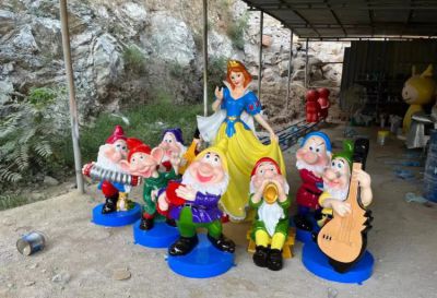 游樂場玻璃鋼卡通彩繪白雪公主和七個小矮人雕塑擺件