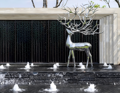 酒店會(huì)所水景噴泉裝飾擺件不銹鋼鏡面動(dòng)物梅花鹿雕塑
