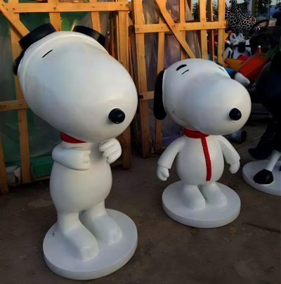 花園廣場(chǎng)擺件玻璃鋼卡通動(dòng)物Snoopy雕塑