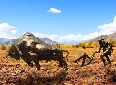 田園景觀裝飾擺件玻璃鋼仿銅定制民俗小品耕地牛雕塑