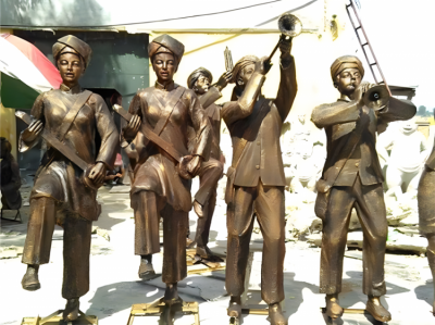 玻璃鋼仿銅少數民族演奏樂器的情景人物雕塑