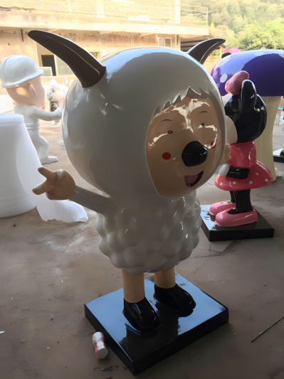 玻璃鋼定制園林游樂(lè)園裝飾擺件玻璃鋼卡通動(dòng)物羊雕塑