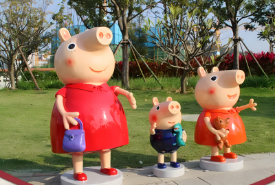 花園景觀裝飾擺件玻璃鋼卡通動物小豬佩奇一家雕塑